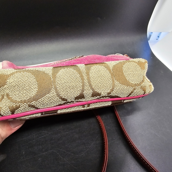 🔥SOLD 🔥Coach Vintage Jacquard Signature "C" Pink Suede Camera Crossbody Bag RARE - Picture 10 of 16
